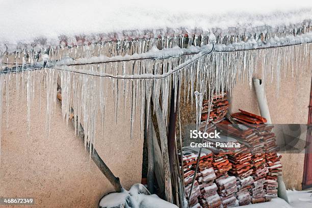 Brennholz Im Winter Ii Stockfoto und mehr Bilder von Tropfsteinhöhle - Stalaktiten - Tropfsteinhöhle - Stalaktiten, Weiß, Brennholz