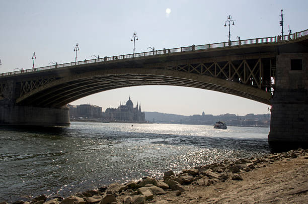 budapest, danubio, margit puente - margit bridge fotos fotografías e imágenes de stock