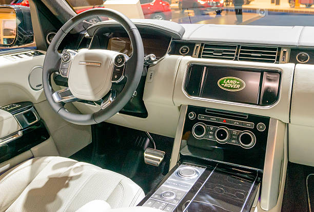 range rover luxury interior with leather and wood - control room stockfoto's en -beelden