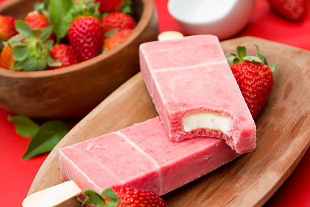 istock Popsicle strawberry flavor 468691270