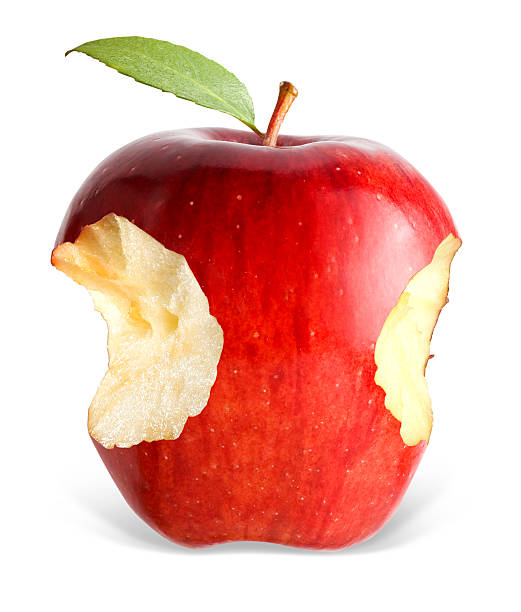 pomme rouge en-cas - red delicious apple apple fruit vertical photos et images de collection