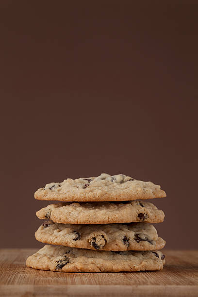 Farina d'avena uvetta cookie sul Tagliere - foto stock