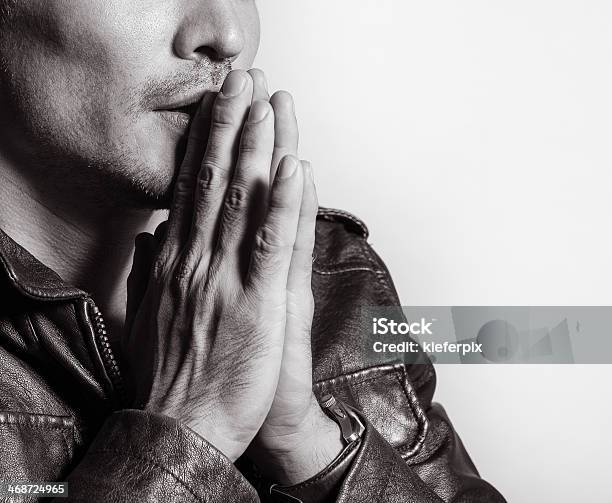 기도하기 남자 남자에 대한 스톡 사진 및 기타 이미지 - 남자, 용서, 감정