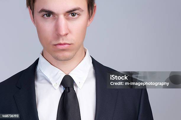Closeup Ritratto Di Unattraente Business Uomo Viso - Fotografie stock e altre immagini di 20-24 anni