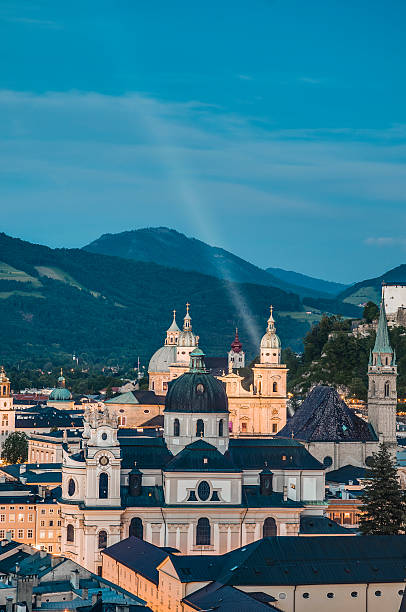 university church (kollegienkirche) bei salzburg, österreich - kollegienkirche stock-fotos und bilder