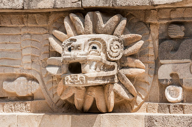 detalle del templo de quetzalcoatl, teotihuacán (méxico) - teotihuacan fotografías e imágenes de stock