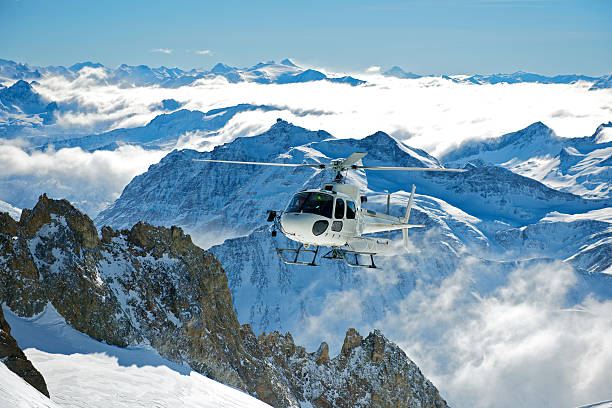 helicopter skiing - heliskiing bildbanksfoton och bilder