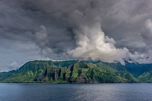 burza browarnych w paradise - kauai tropical climate green travel destinations zdjęcia i obrazy z banku zdjęć