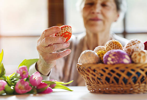 starszy kobieta - senior women caucasian one person religion zdjęcia i obrazy z banku zdjęć