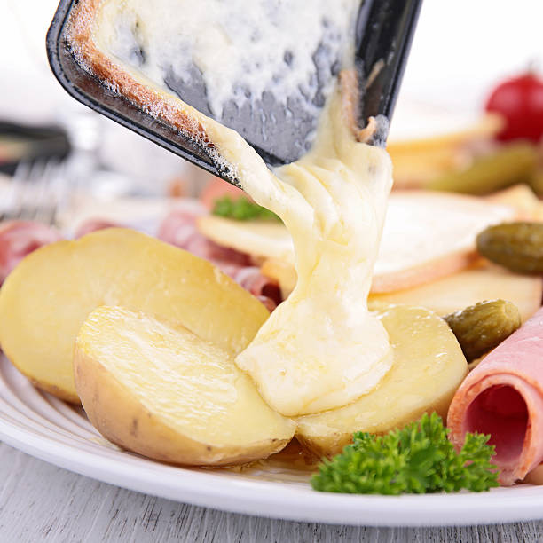 istock raclette, fondue 468764299
