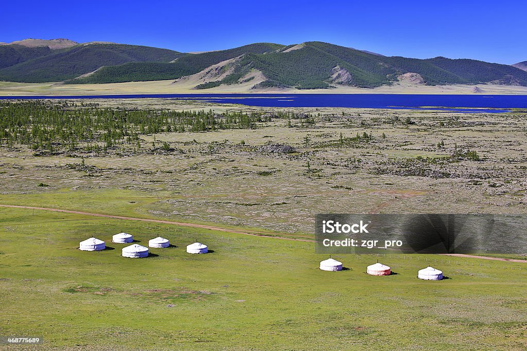 Yurta insediamenti, Terkhiin Tsagaan Lago, mongolia centrale - Foto stock royalty-free di Ambientazione esterna