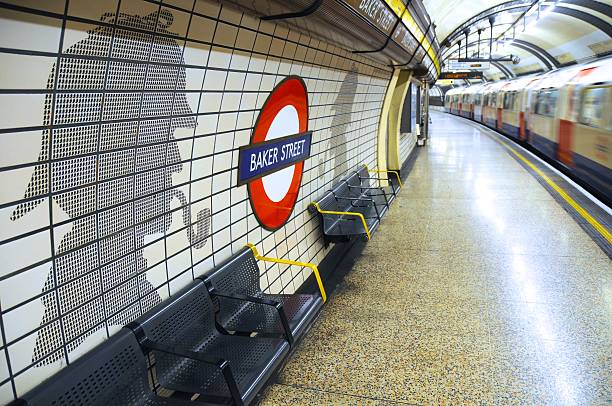 baker street y la estación del metro de londres, reino unido - london underground fotografías e imágenes de stock