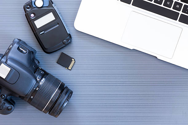 istock photographer desk 468790238