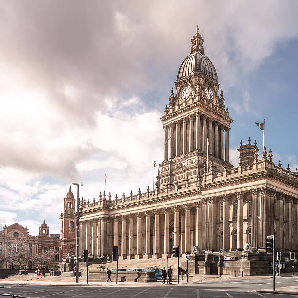 ayuntamiento en leeds, west yorkshire, reino unido - leeds england leeds town hall town town hall fotografías e imágenes de stock