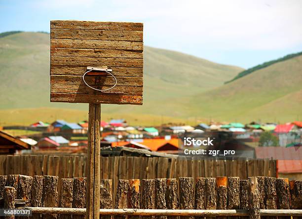 Photo libre de droit de Terrain De Basketball À Côté De Yourte Mongolie banque d'images et plus d'images libres de droit de Activité de loisirs - Activité de loisirs, Aire de jeux, Asie