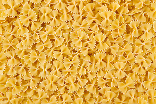 włoski makaron farfalle "bezszwowe wzór" - pasta tubes zdjęcia i obrazy z banku zdjęć