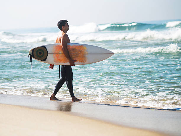 istock Latin American surfer going surfing. 468816406