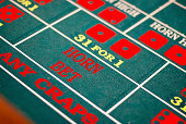 tisch-mit-craps-spielen-im-kasino.jpg?b=1&s=170x170&k=20&c=7WbdK6hx4-0o8mMD8DCz4kHxDhrxDx9pHS40cuYKkwg=