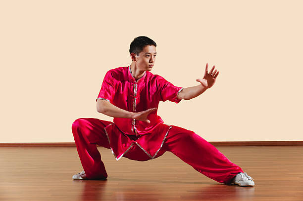 Prólogo: Assim na Terra como em Carcosa - Página 3 Baguazhang-ban-mabu-tuizhang-young-man-practicing-martial-arts