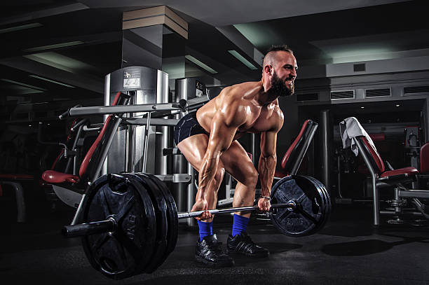 muscular man haciendo ejercicio altas deadlift - human muscle body building exercising black and white fotografías e imágenes de stock