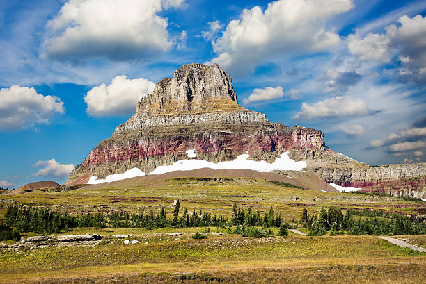 istock Majestic Peak on Hidden Lake Trail 468857016