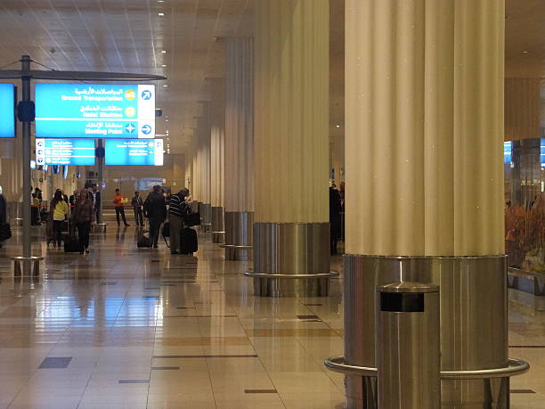 la versione più recente del terminal 3 (emirati arabi uniti) presso l'aeroporto internazionale di dubai, emirati arabi uniti - dubai united arab emirates airport indoors foto e immagini stock