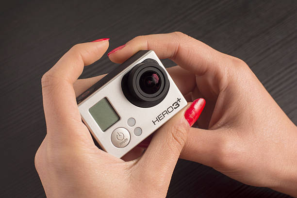 держит gopro - home video camera women videographer digital video camera стоковые фото и изображения