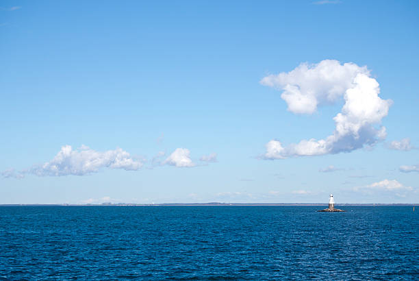 nubes sobre el puerto de malmö - skerries fotografías e imágenes de stock