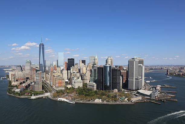 Manhattan skyline with One World Trade Center, New York New York, USA - October 06, 2014: Manhattan skyline with One World Trade Center, New York City, USA. großunternehmen stock pictures, royalty-free photos & images