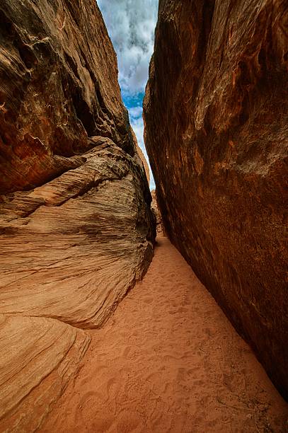 istock Narrow gap through canyon floor 468884754