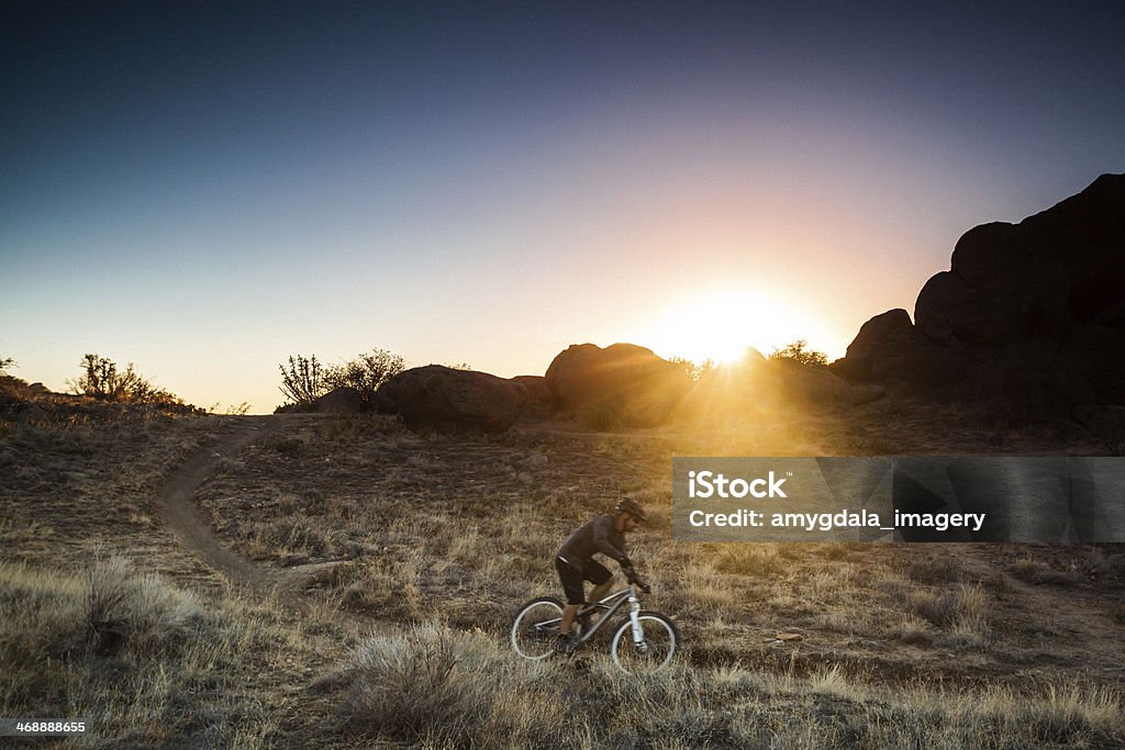 Горный велоспорт sunshine пейзаж - Стоковые фото Кататься на велосипеде роялти-фри