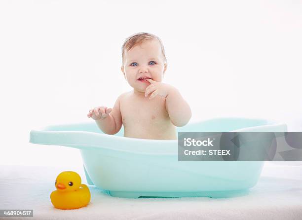 Foto de Só Eu E Minha Com Patinhos De Borracha e mais fotos de stock de Bebê - Bebê, Figura para recortar, Lavar
