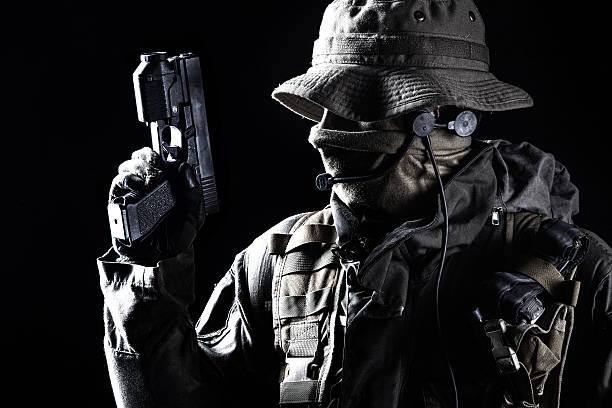 jagdkommando con pistola de soldadura - black ops fotografías e imágenes de stock