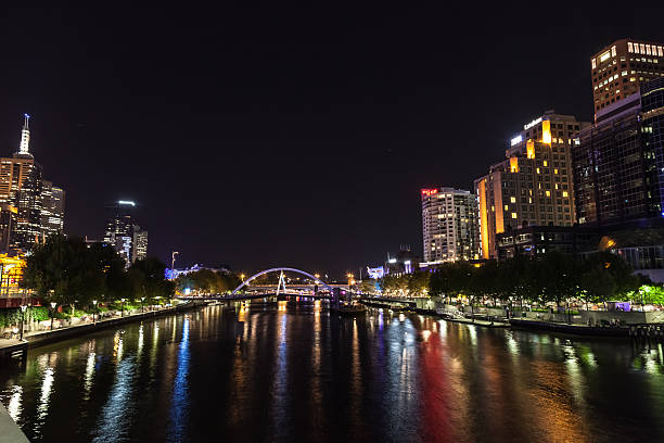 rio yarra em melbourne branco noite de 2015 - yarras edge imagens e fotografias de stock