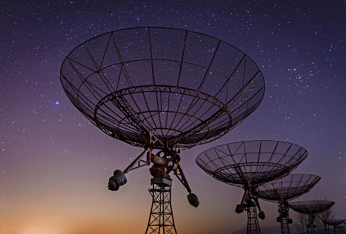 Radio telescopes observe the Milky Way