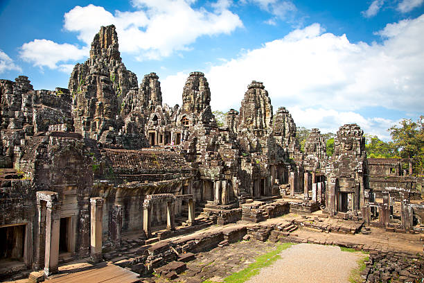 prasat temple bayon à angkor thom, cambodge - ankor photos et images de collection