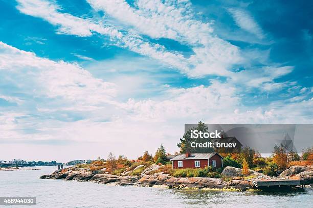 Pier Del Puerto Y Quay Isla Cerca De Helsinki Finlandia Foto de stock y más banco de imágenes de Archipiélago