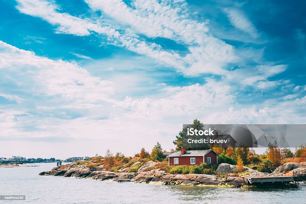 Pier, porto e ancoradouro, ilha, perto de Helsinque, Finlândia. - Foto de stock de Arquipélago royalty-free