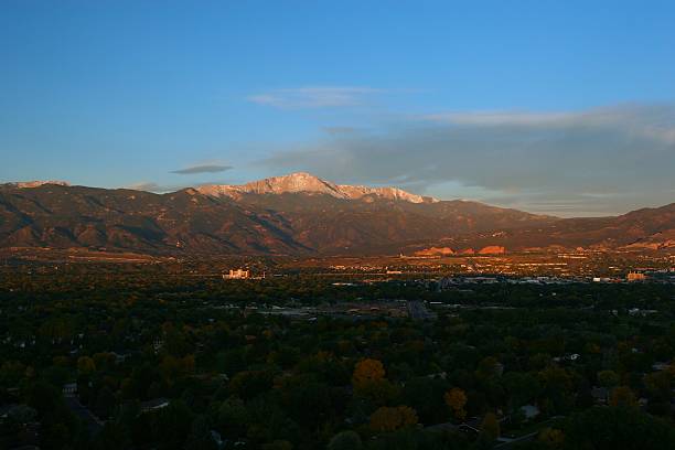 istock Sunrise Springs and Peak 468950447