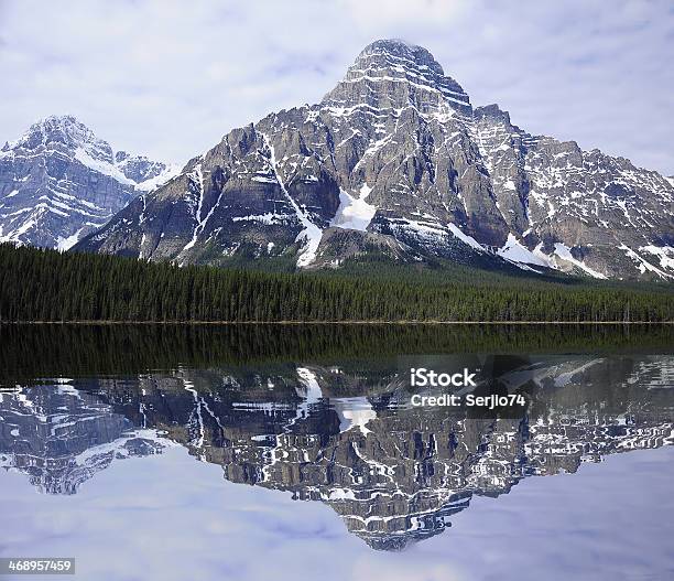 Photo libre de droit de Paysage De Montagne banque d'images et plus d'images libres de droit de Alberta - Alberta, Arbre, Banff