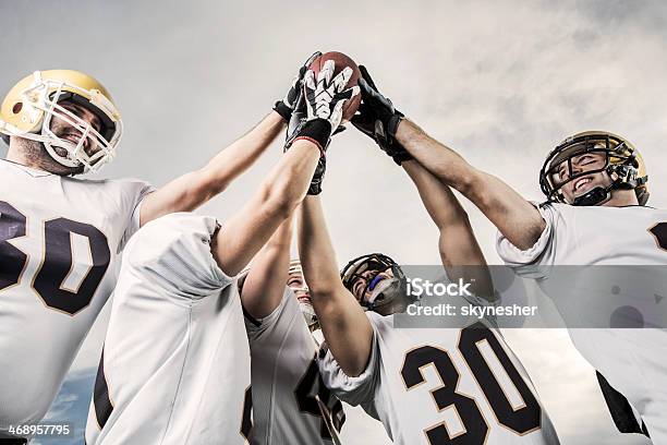 Unità Di Football Americano Di Giocatori - Fotografie stock e altre immagini di Squadra di football americano - Squadra di football americano, Vincere, Football americano