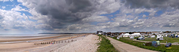 cerca de la curva sands, vista panorámica - winchelsea fotografías e imágenes de stock