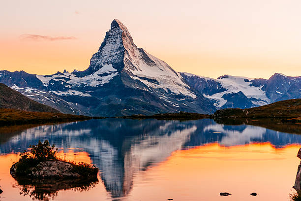 monte cervino tramonto - mountain swiss culture european alps snow foto e immagini stock