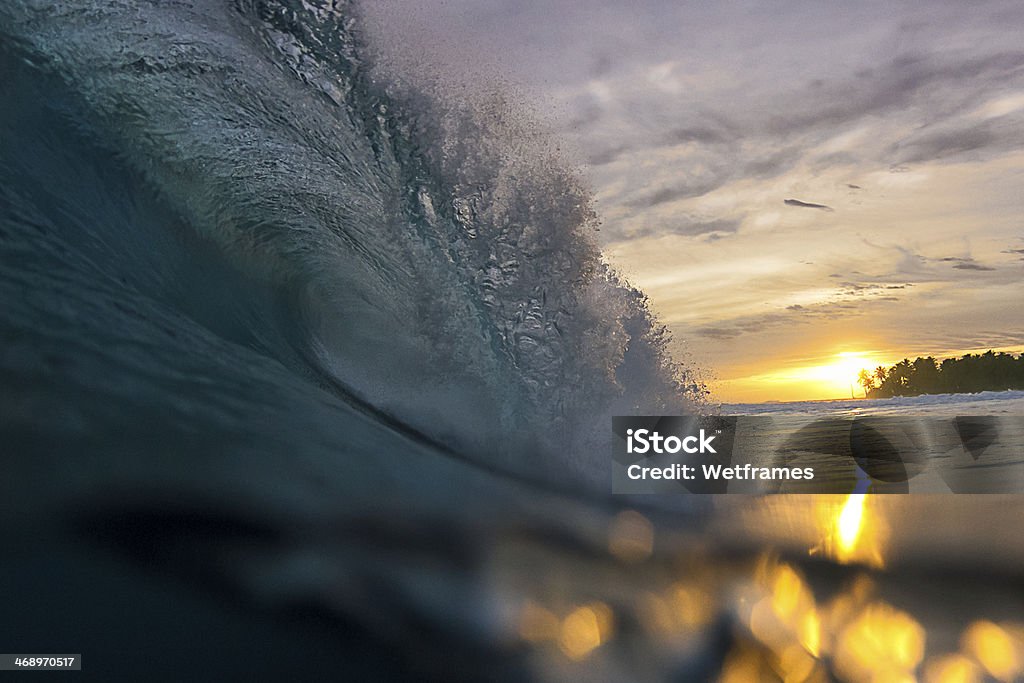 Coucher de soleil dans l'archipel des Mentawai - Photo de Raz-de-marée libre de droits