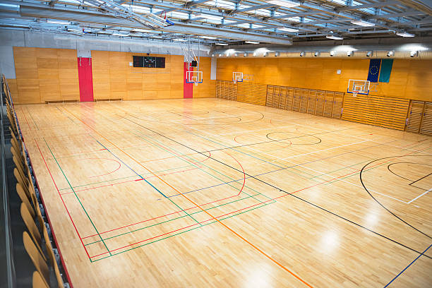 nowe duże puste sports hall, sala gimnastyczna, europa - school gymnasium parquet floor sport empty zdjęcia i obrazy z banku zdjęć