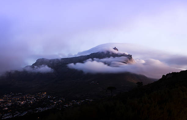 The Haunted Mountain Cape Town, South Africa, Table mountain, 20 March 2015. Table Mountain being enveloped in its iconic Table Cloth and mist rolling in on top of it. table mountain and the tablecloth stock pictures, royalty-free photos & images