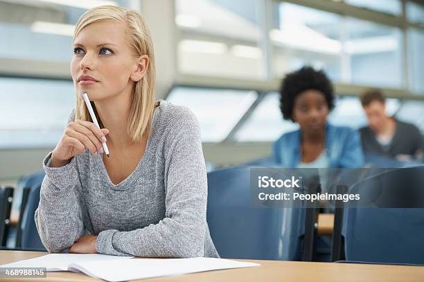 Sich Auf Die Zukunft Stockfoto und mehr Bilder von Frauen - Frauen, Klassenzimmer, Schulische Prüfung