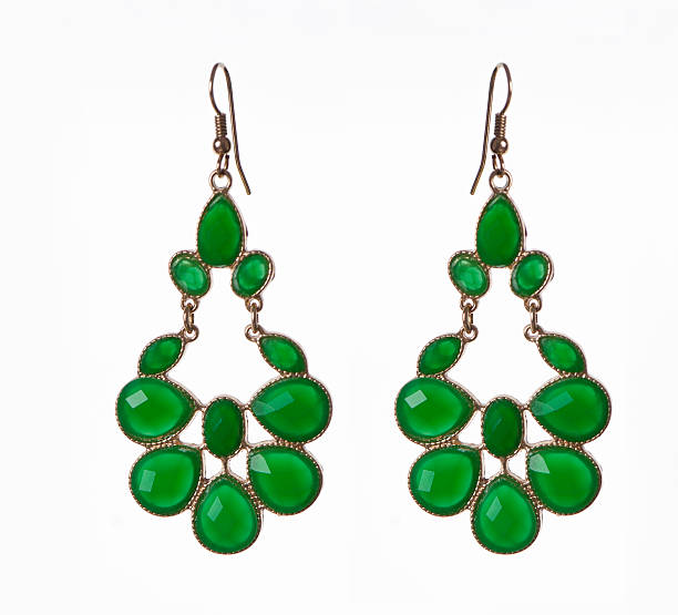 Emerald orecchini d'oro - foto stock