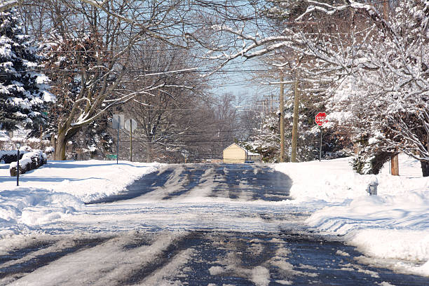 istock Winter On The Street 468992330