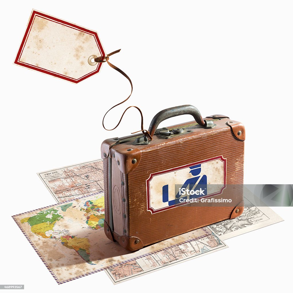 Состаренная кожа чемодан на различные карты с учетом label - Стоковые фото Бирка для багажа роялти-фри